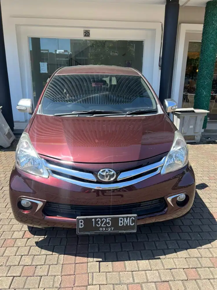 Toyota Avanza tipe G AT tahun 2012 Warna Merah Marun