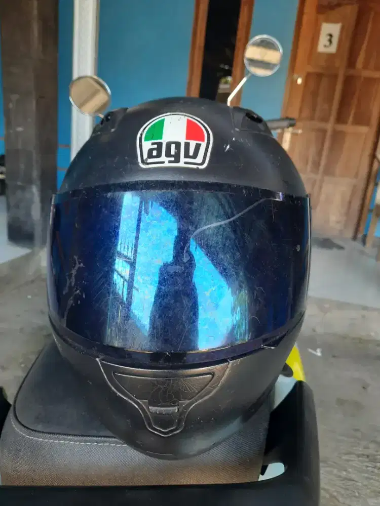 helm bekas kyt r10