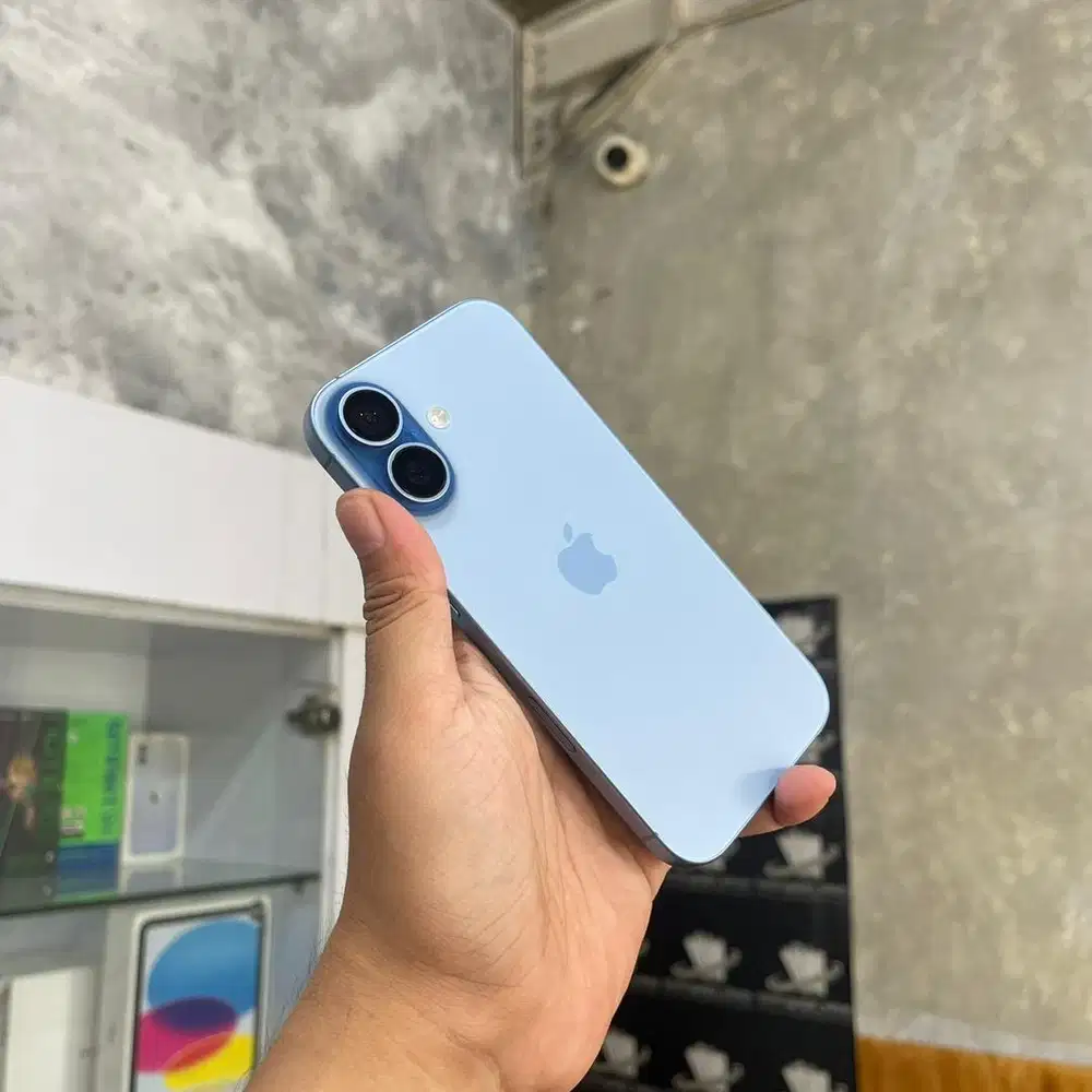 Iphone 17 256gb iBox fullset original dan bergaransi. TT juga bisa