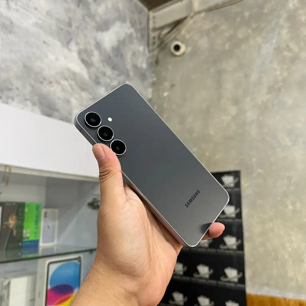 Samsung S25 FE 5G 8/256 mulus fullset original. TT juga bisa