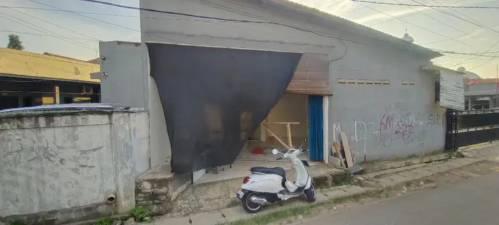 di sewakan warung di pinggir jalan,akses tembusan bintaro sektor 5.