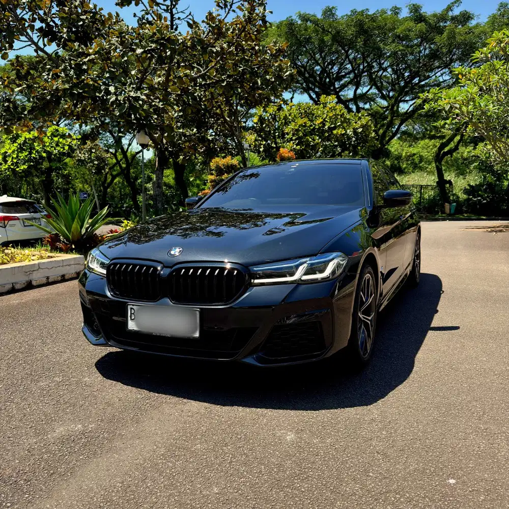 BMW 520i M-Sport Package 2023 LCI (Km 11.000) Black on Black