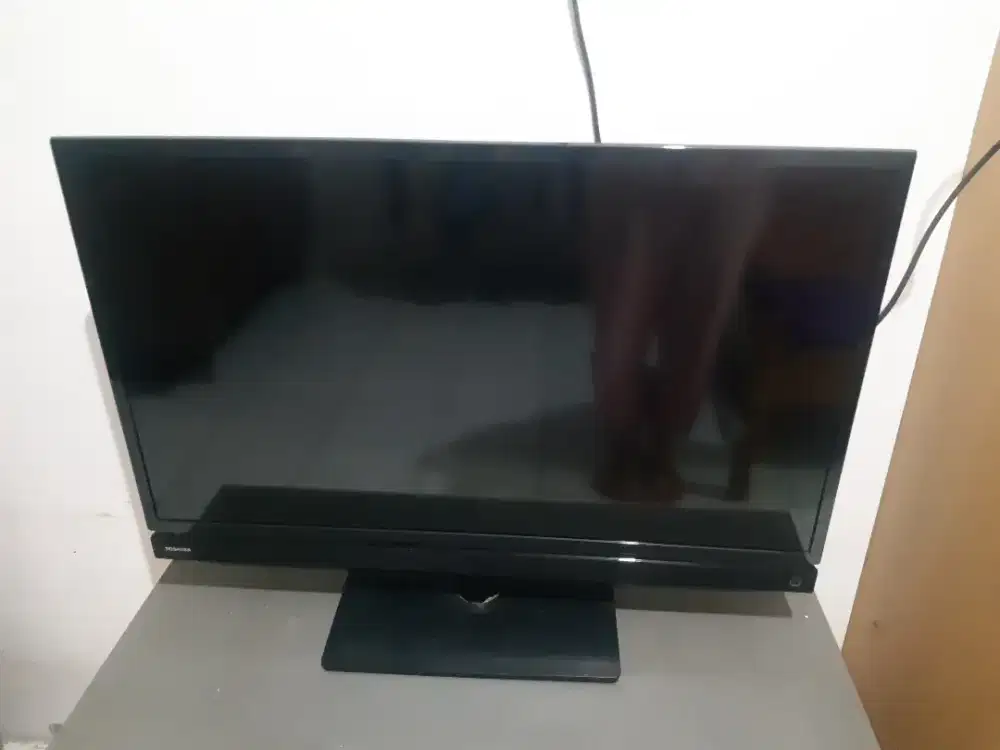 Tv Led 32 Toshiba & remot aja. Analog. Dijual tanpa stb. Mesin segel