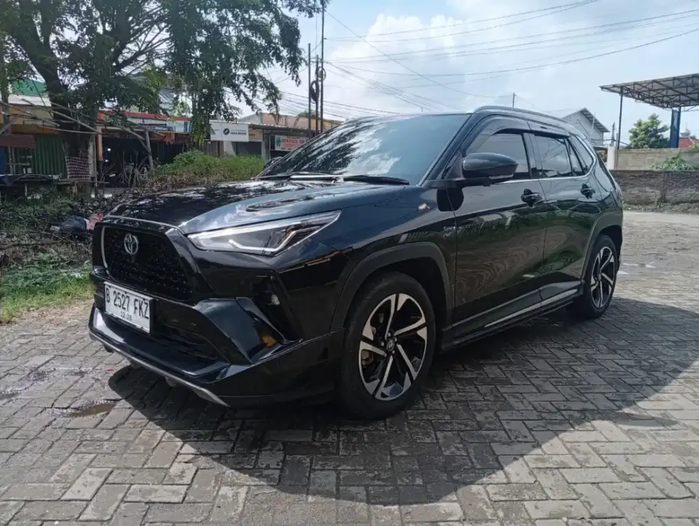 Yaris Cross Hybrid GR TSS matic 2023 Hitam