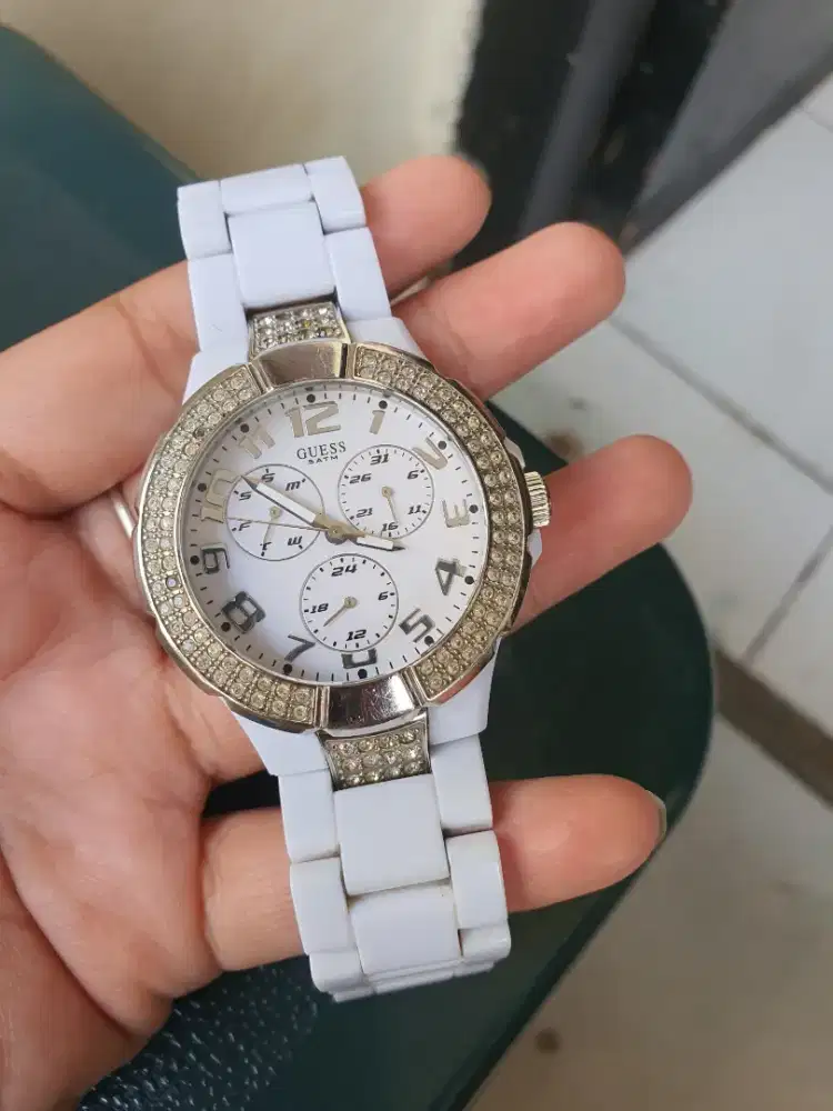 Jam tangan Guess