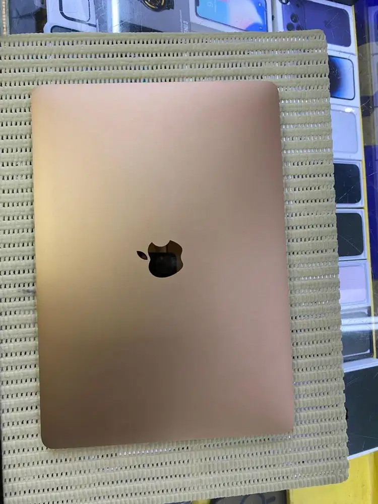 Macbook Air 2020 i3 8/256GB