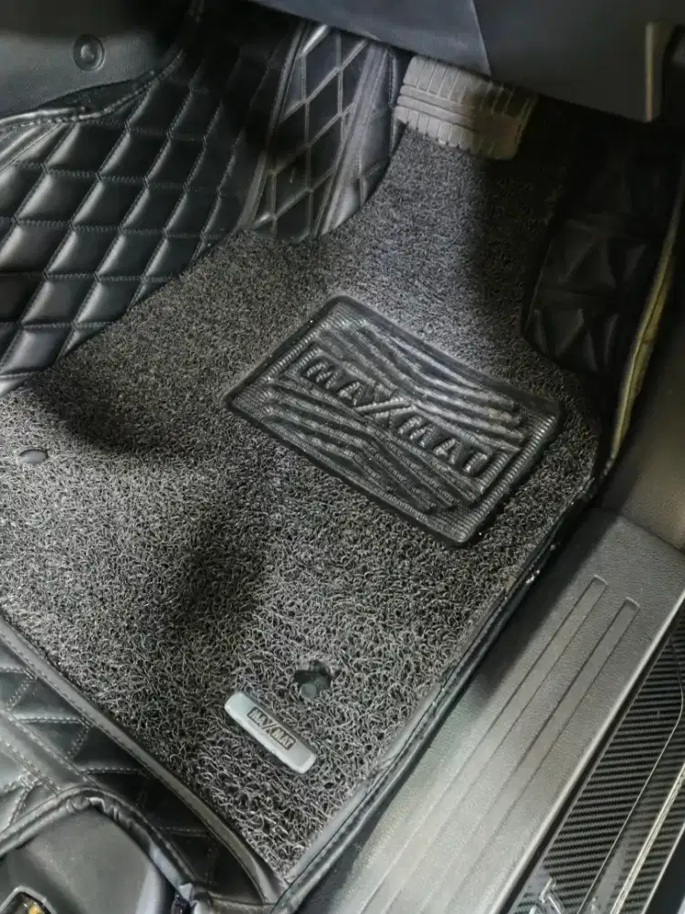 Di jual cepat karpet 7D maxmat bekas mobil Pajero