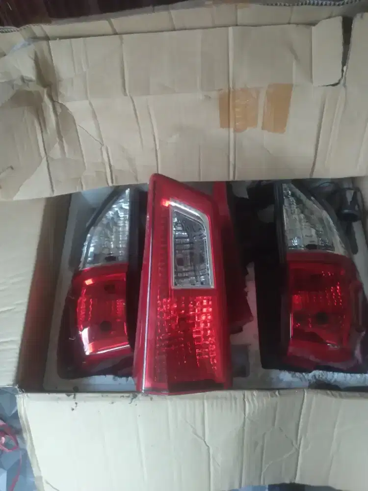 Lampu belakang innoba rebon tahun 2021 ori