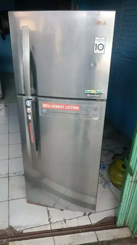 Dijual kulkas LG INVERTER hemat listrik rak lengkap kondisi normal