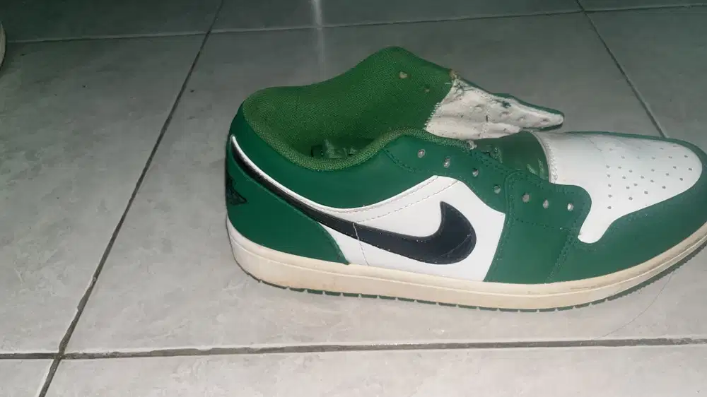 JUAL SEPATU JORDAN BEKAS SEPERTI BARU