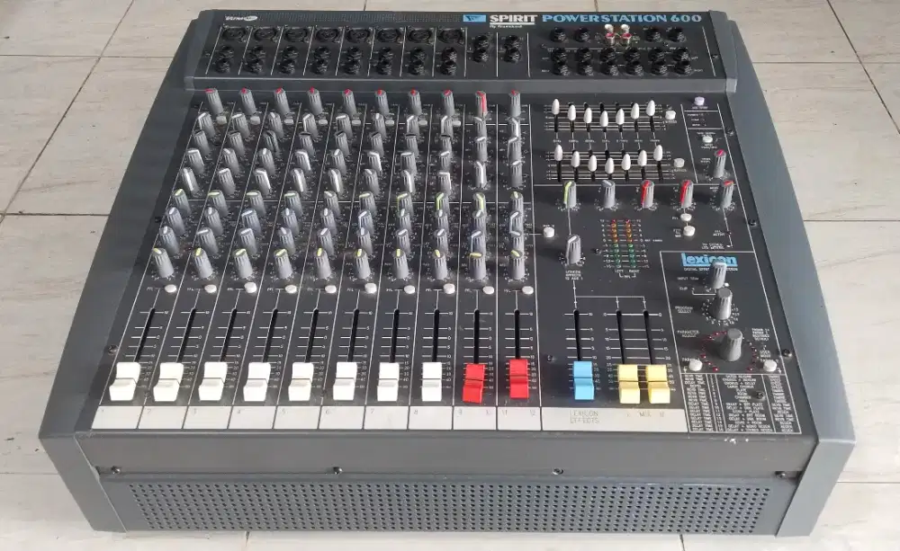 Power Mixer Soundcraft Spirit power station 600 8 canel kondisi Normal
