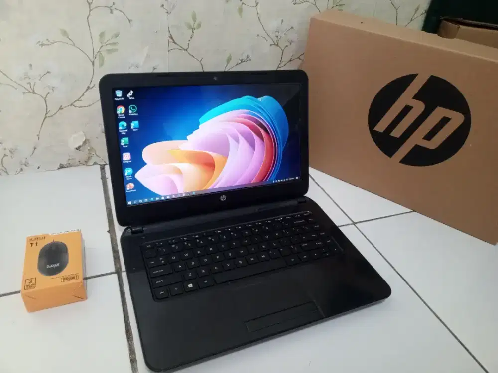 Di Jual Cepat Laptop HP 14, Slim, ram 8 GB normal