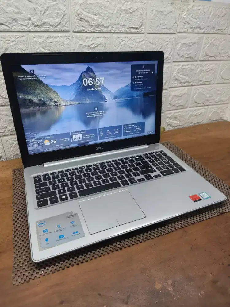 Dell inspiron 5570 intel Core i7 Gen-8 (8/256gb) Spek Design NORMAL