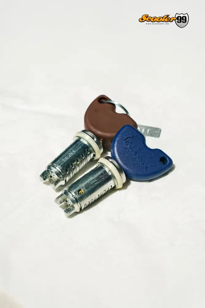 Piaggio Original Kunci Master Coklat + Kunci Biru Original Vespa Matik