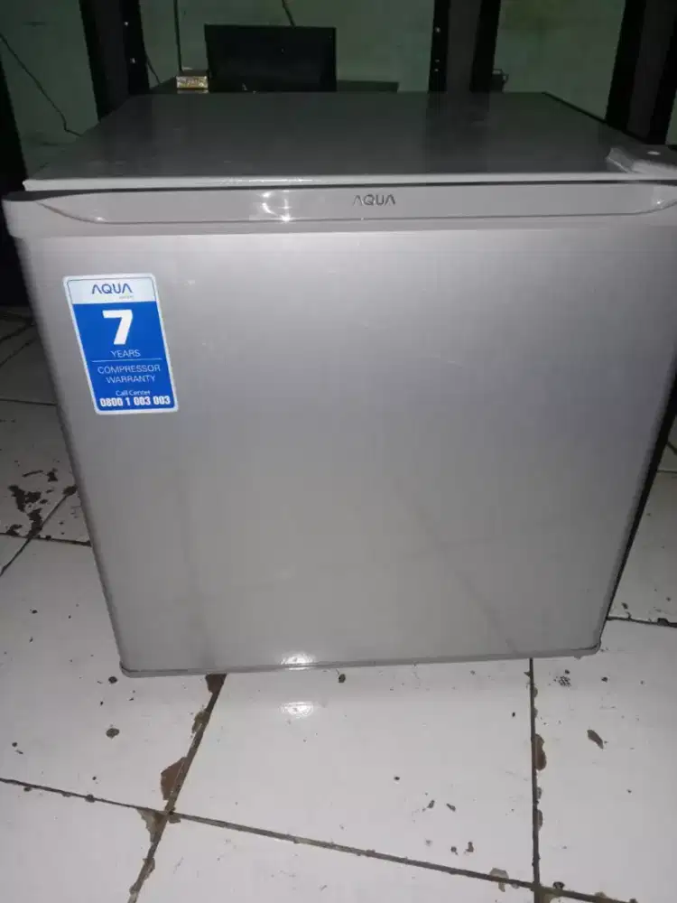 Kulkas mini portble merk aqua