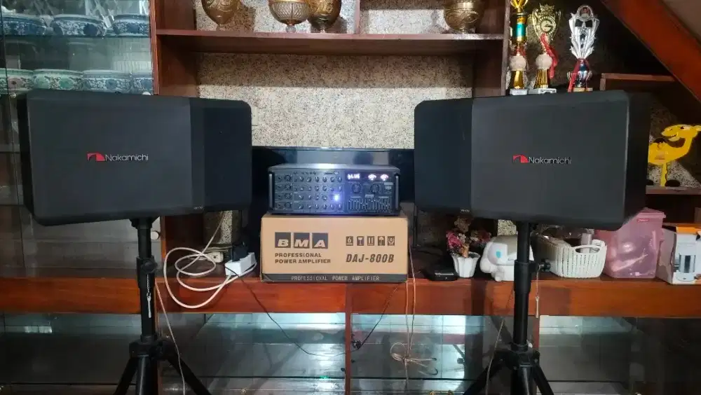 Set amply dan sepasang speaker nakamichi