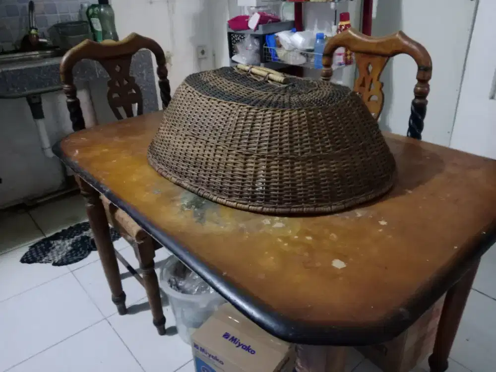 Set meja makan kayu 4 kursi