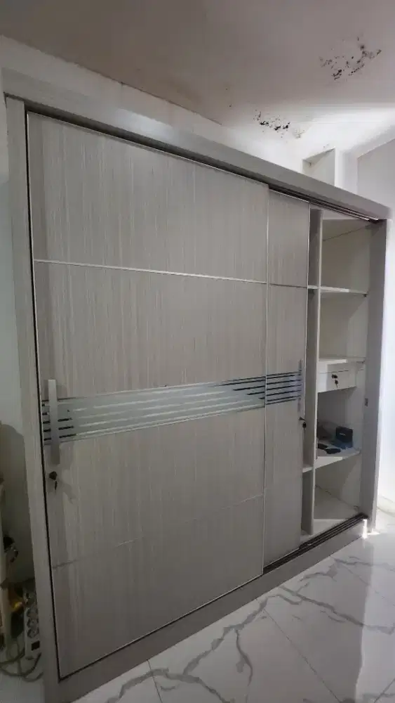 Dijual lemari sleding 3 pintu