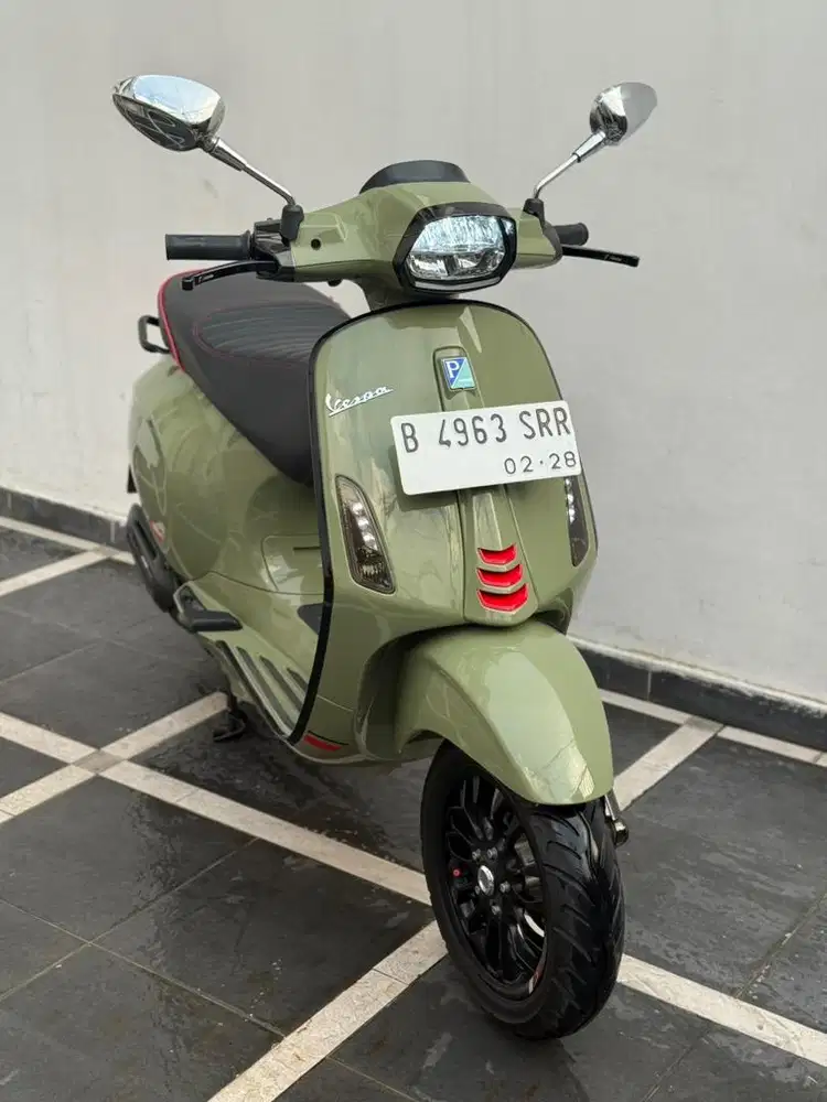 Vespa Sprint S 2023 (km 2rb perak)