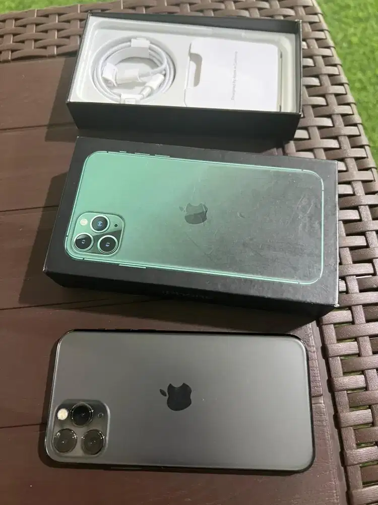 iphone 11 pro 256gb sesuai judul