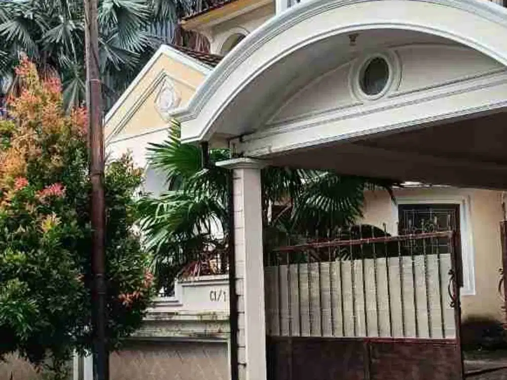 Disewakan Rumah Strategis Hoek di Rawamangun Jakarta Timur