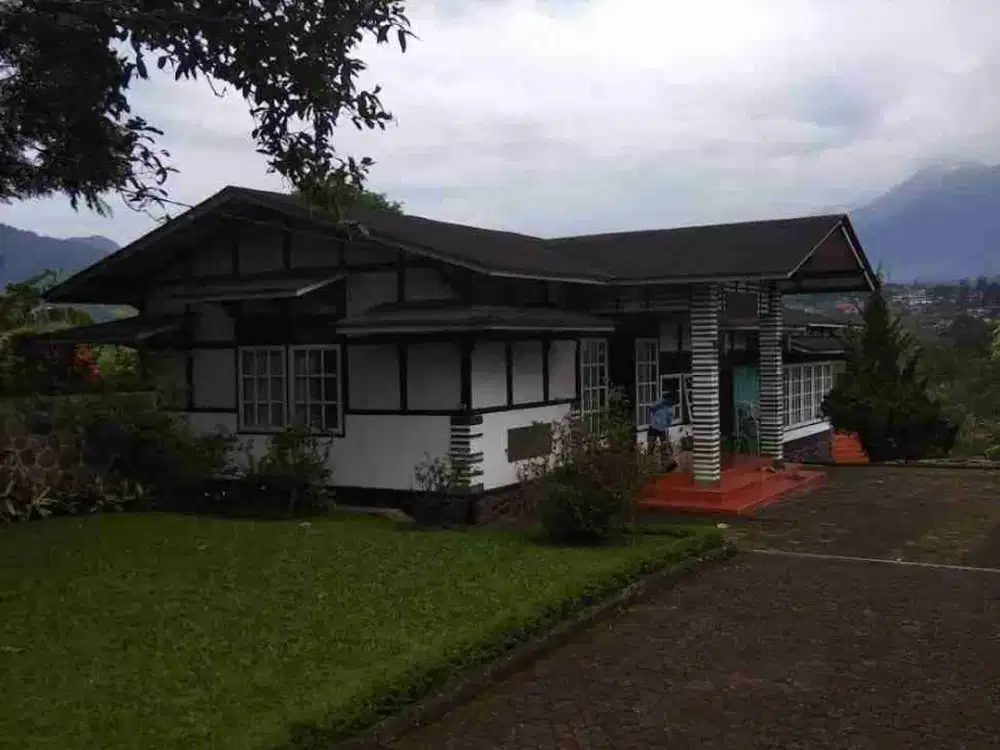 villa 2 lantai  view gunung pangrango dan salak bangunan terawat
