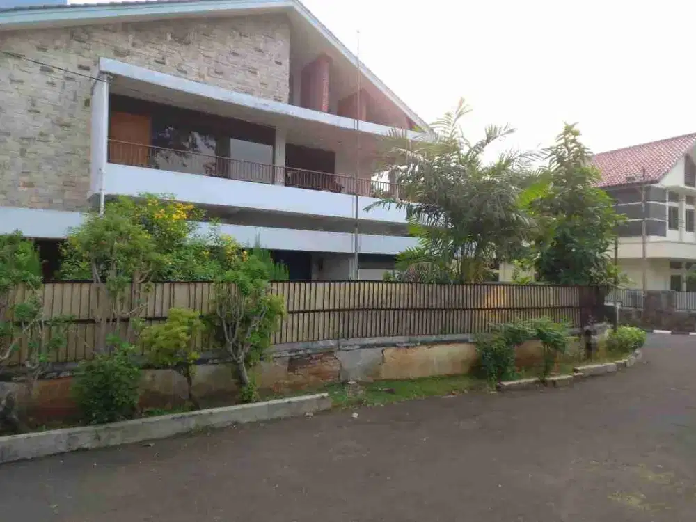 rumah daerah menteng atas
