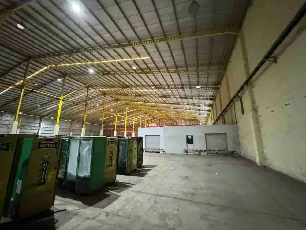 gudang harga menarik dengan tanah yg cukup luas lemah abang cikarang bekasi