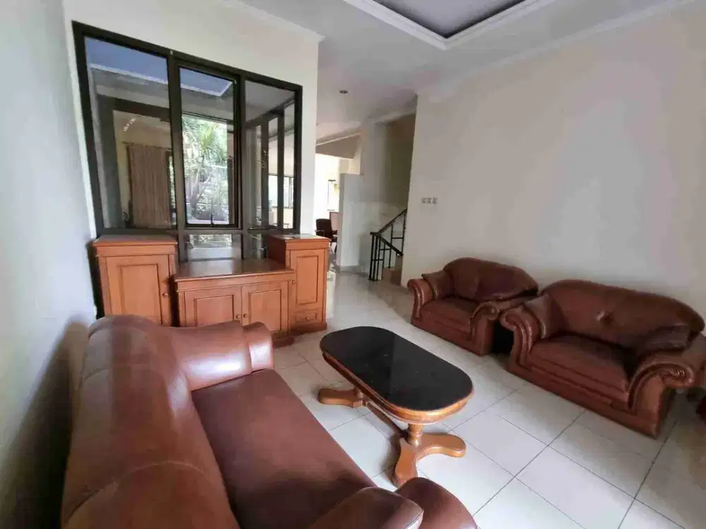 rumah bagus 2 lantai kavling dki meruya utara siap huni lokasi nyaman dan tidak bising untuk tinggal