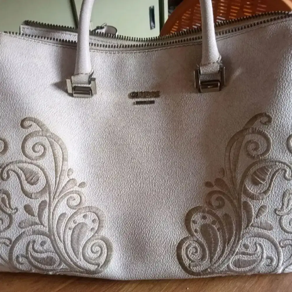 PRELOVED Tas Guess Arianna Medium Hand Bag, Ori , COD Cijantung Dsk