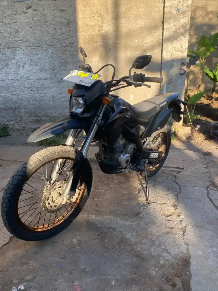 KLX 150 BF Hitam Sangar - Mesin Sehat, Body Mulus, Jarang Pakai
