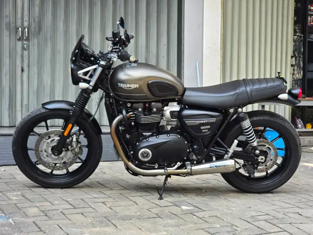 Moge Naked Triumph Street Twin 900 th 2022 Pmk Km 2rb Modif Siap Gas