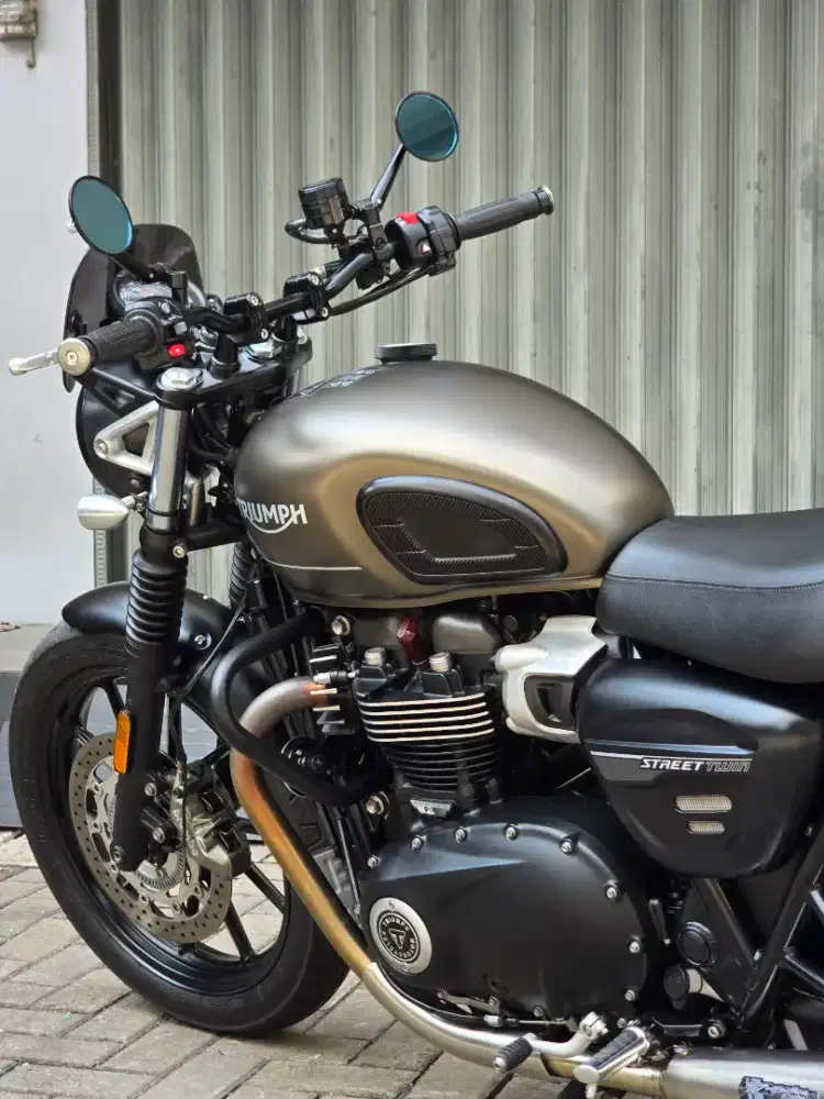 Moge Classic Triumph Street Twin 900 th 2022 Pmk Km 2rb Modif Siap Gas