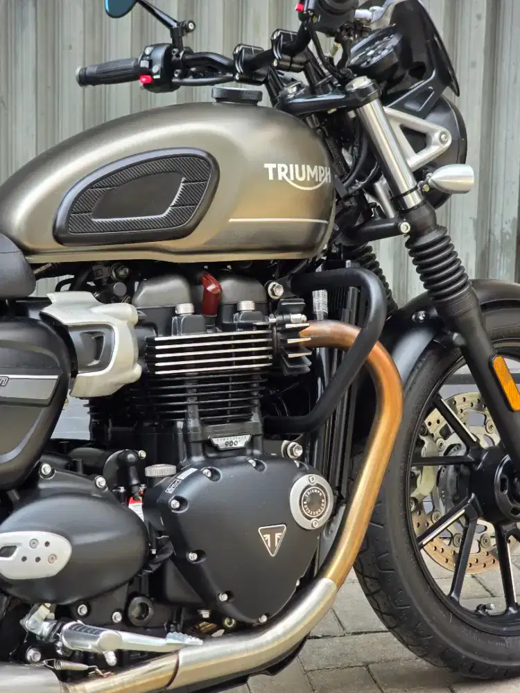 Moge Clasic Triumph Street Twin 900 th 2022 km 2rb Modif Like New