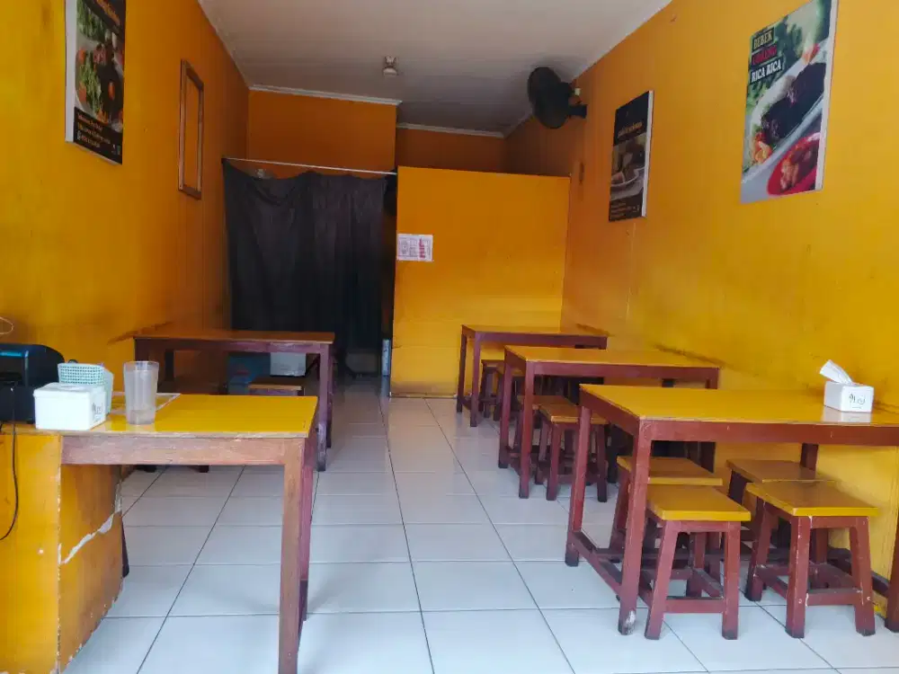 Meja dan kursi untuk usaha