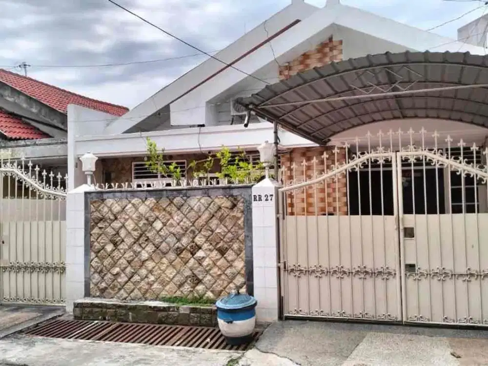 Dijual rumah di daerah Darmo Harapan Indah