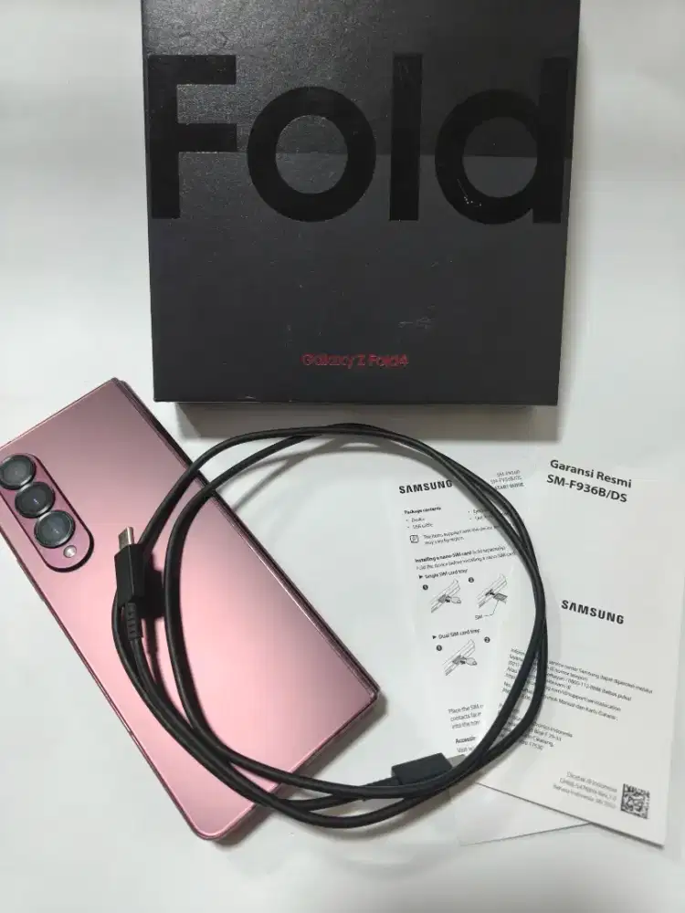 Samsung Galaxy Fold 4 Burgundy 12/256 Surabaya