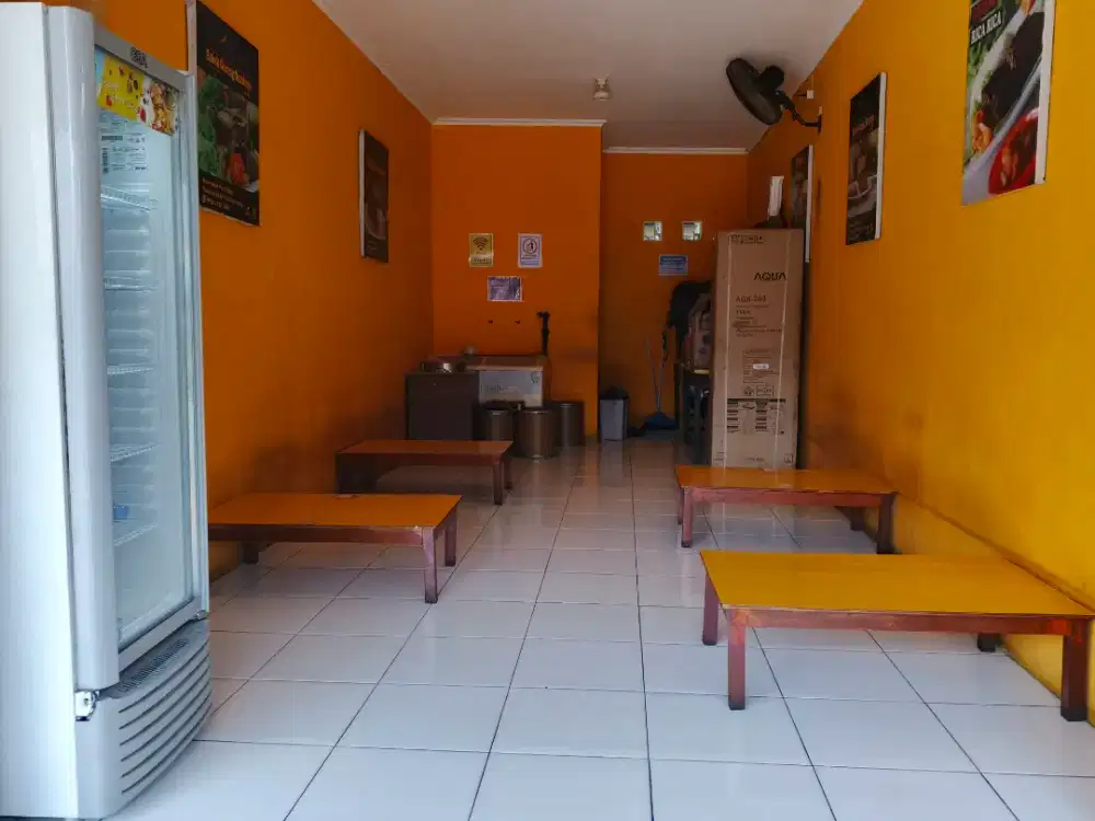 Showcase gea 5 rak bekas