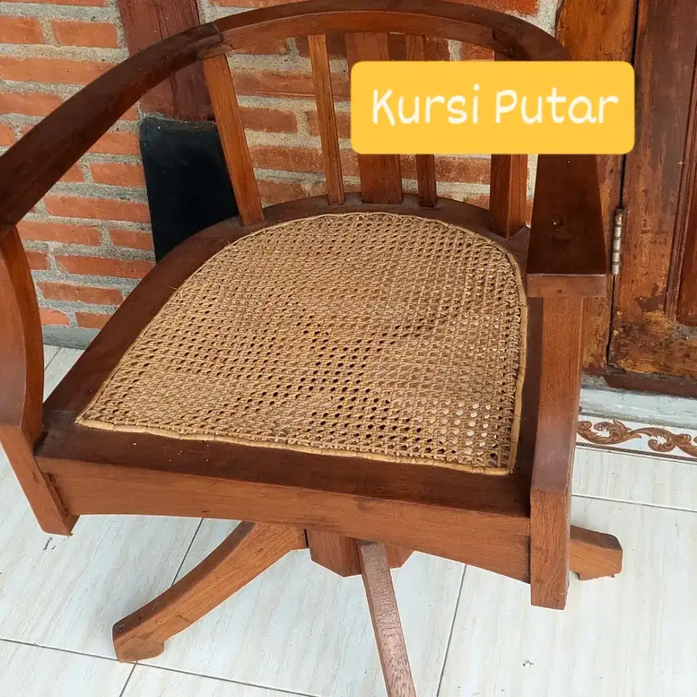 Kursi Putar Rotan Kayu Jati Kuno