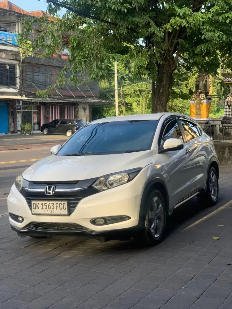 HONDA HR-V E CVT AUTOMATIC 2015 LOW KM SIAP PAKAI