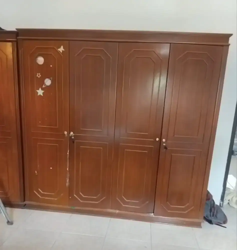 Lemari Pakaian Kayu Solid 4 Pintu