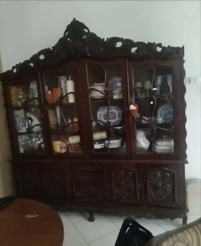 Lemari Pajangan Kayu Jati