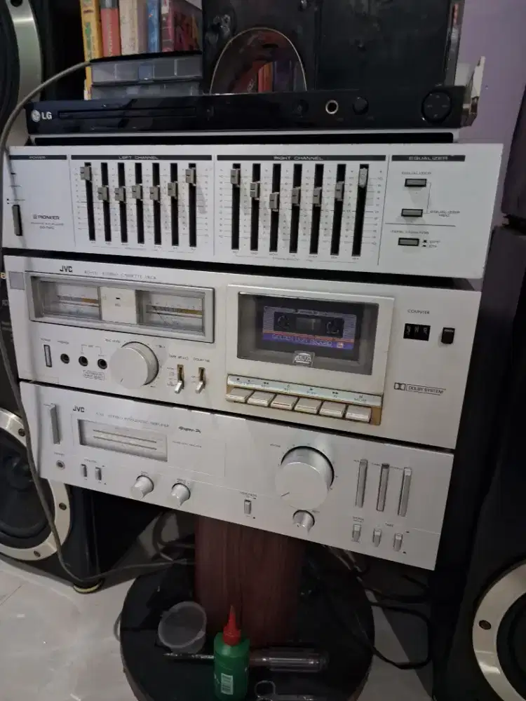 Satu set ampliefier vintage jvc