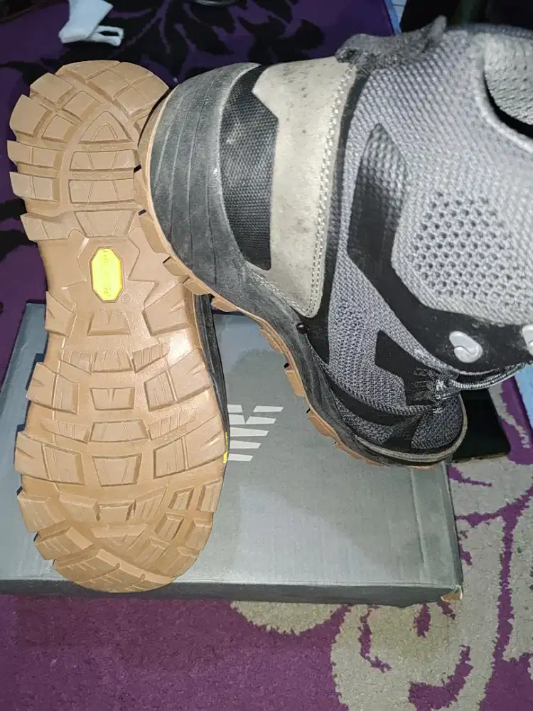 Sepatu Eiger (abu-abu)