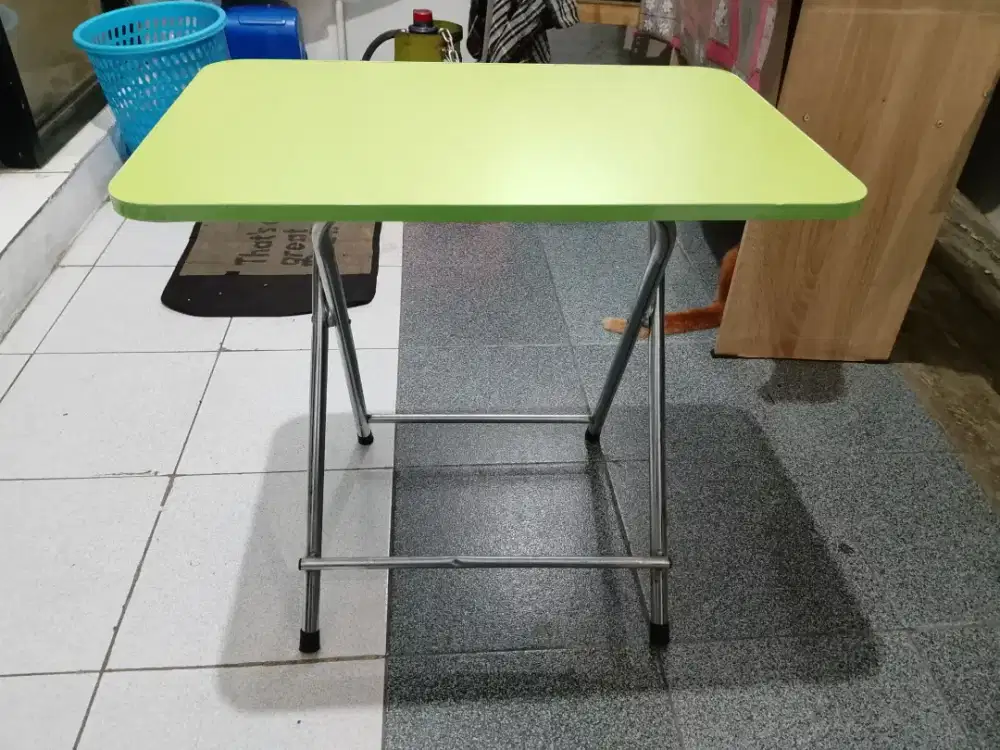 Meja lipat aesthetic