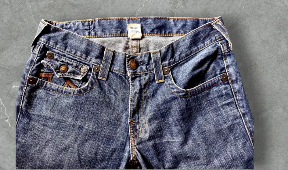 TRUE RELIGION Jeans Sz 33
	
Jaminan 100% Original