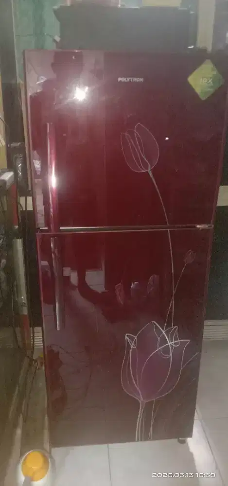 Kulkas 2 pintu merk Polytron