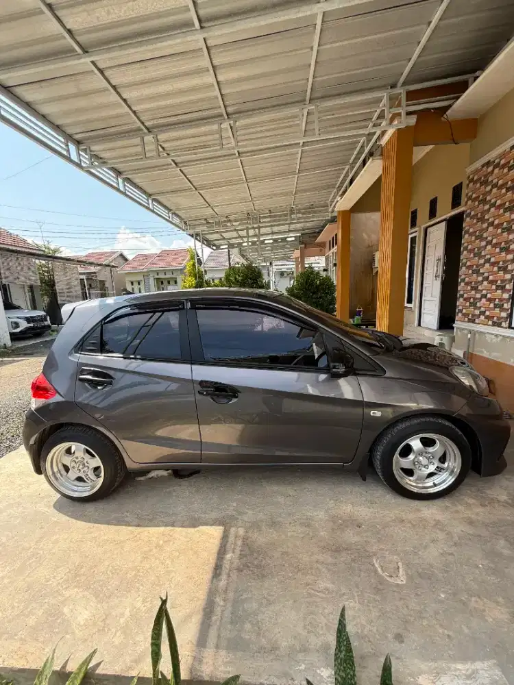 Dp 9jt Honda Brio 1.2 E MT istimewa super mulus rasa baru