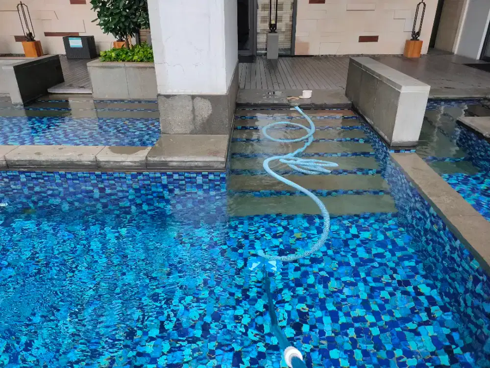 PERAWATAN KOLAM RENANG