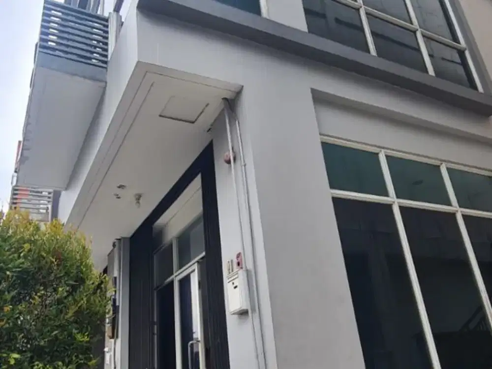 RUKO HOEK STRATEGIS 4,5 LANTAI, INCLUDE LIFT BARANG, THAMRIN CITY OFFICE PARK